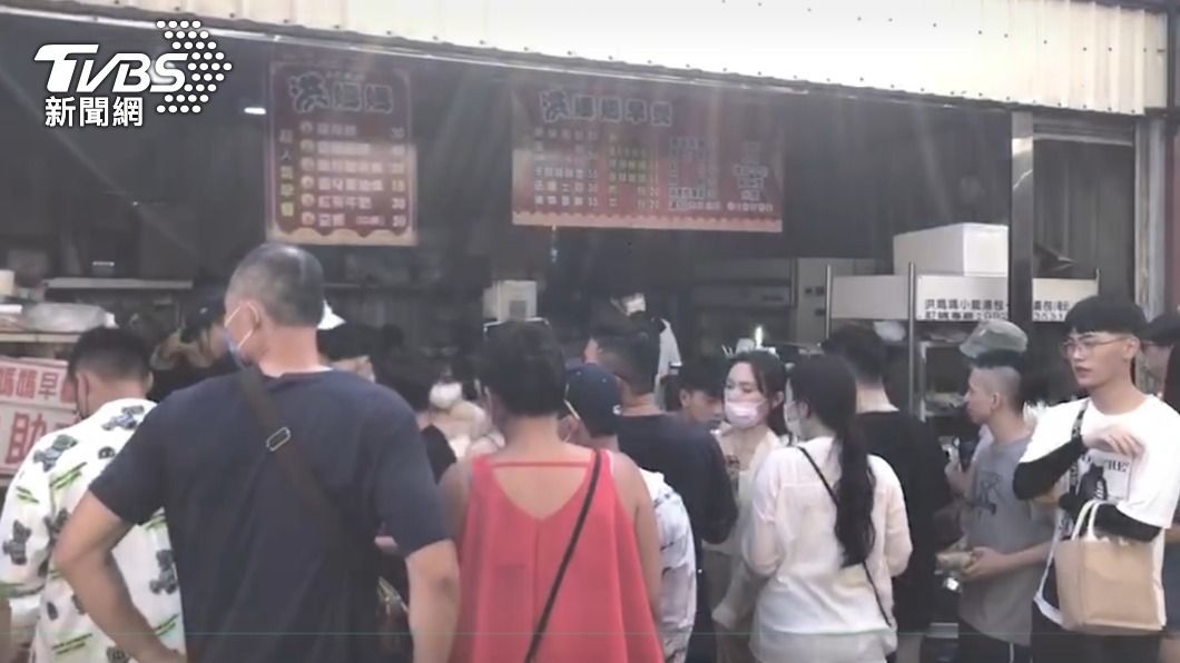 國旅補助見效？萬人擠爆小琉球　知名早餐店遊客大排長龍