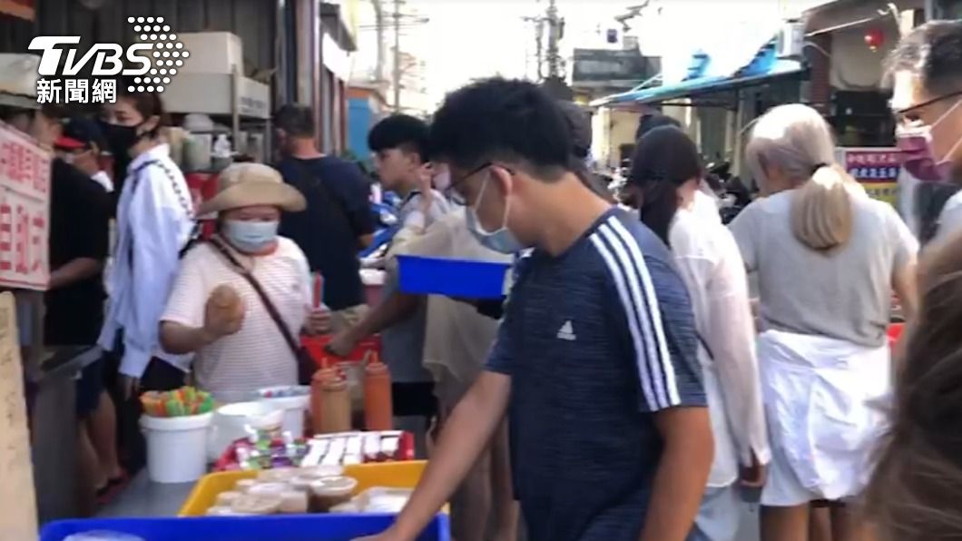 早餐店滿滿人潮。(圖/陳博正提供)