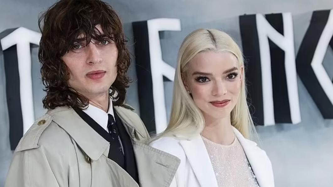 《后翼棄兵》女主角安雅泰勒喬伊（Anya Taylor-Joy），近期已和男友祕密結婚。（圖／翻攝自 每日郵報）