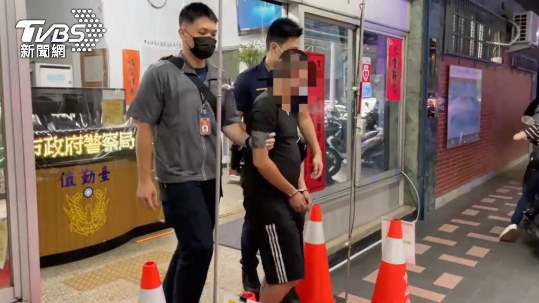 超級掉漆!毒蟲飛車行搶落單女 結果...重心不穩自摔