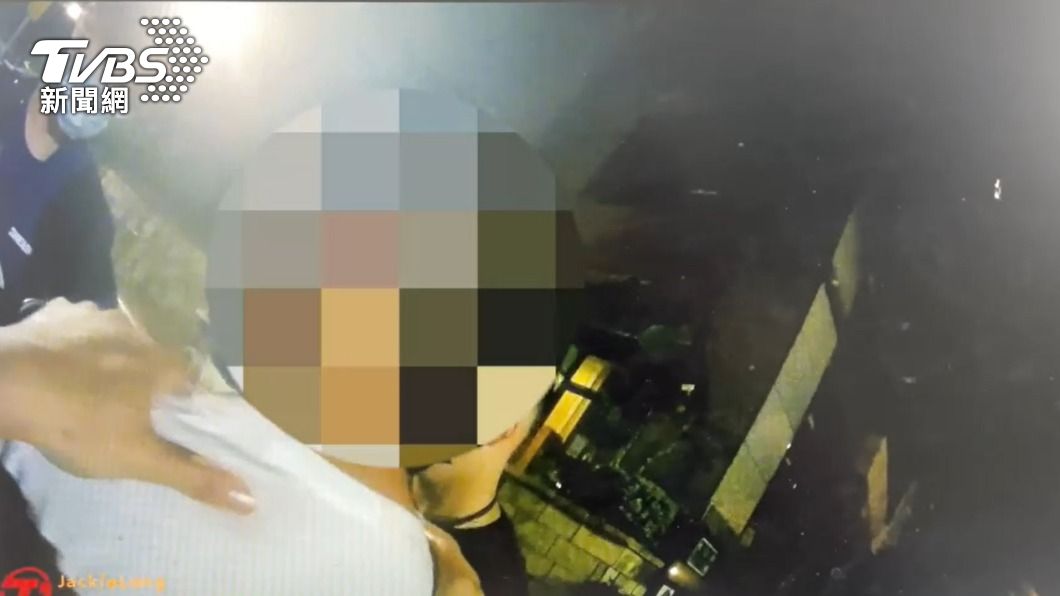 警方昨日循線至淡水區逮捕彭男。(圖/TVBS)