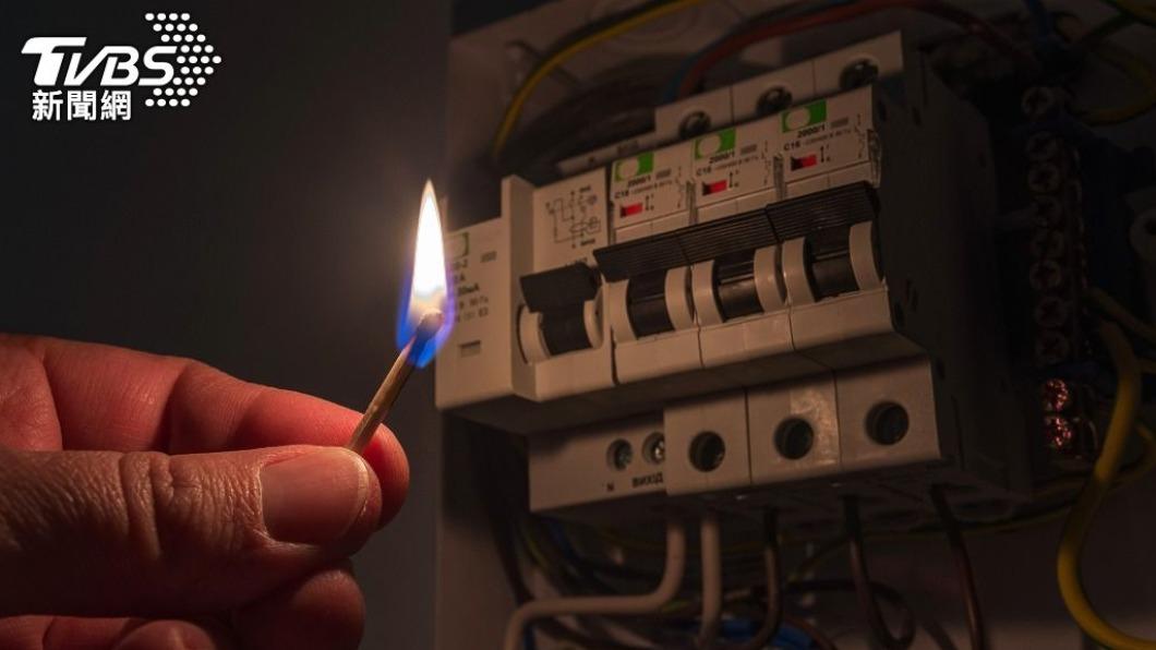林口驚傳停電,街頭「紅綠燈沒亮」,用路人直呼危險。(示意圖/shutterstock達志影像)