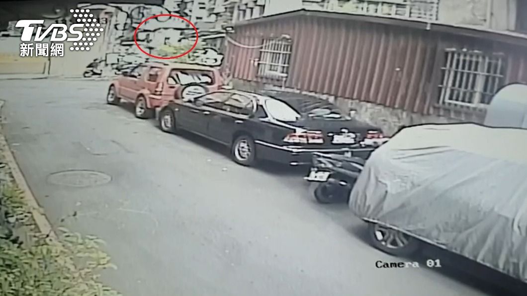 毒鴛鴦為躲警攻堅 綁繩垂降失足墜7樓 驚險畫面曝