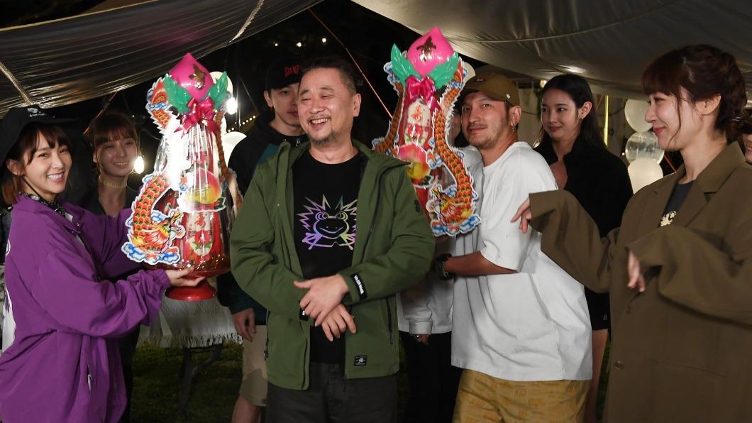 邰智源（中）轉戰網路節目。（圖／翻攝自木曜4超玩臉書）