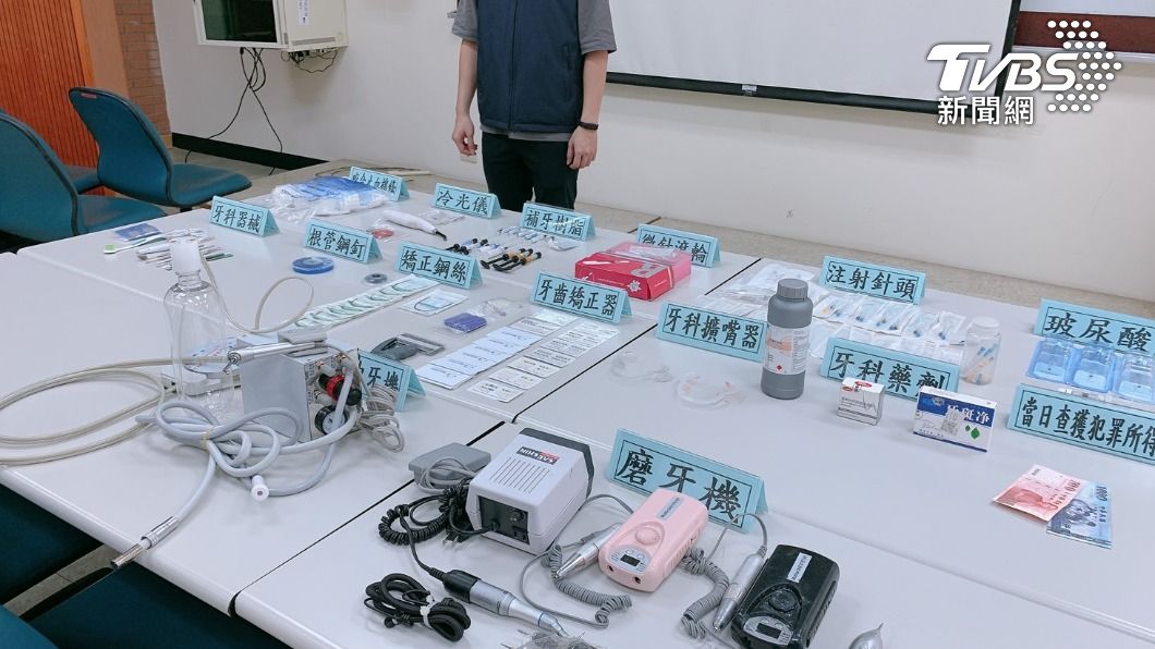 蘇女工作室有大批自印尼進口的牙齒矯正、美白、補牙等醫療器材。(圖/TVBS)