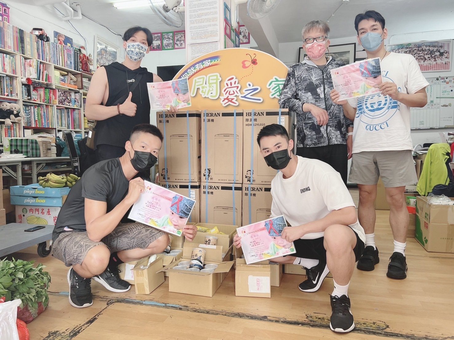 涂晨洋創立工作室成為「除毛師」,捐出部分營業所得給弱勢團體。(圖/真想和你工作室提供)