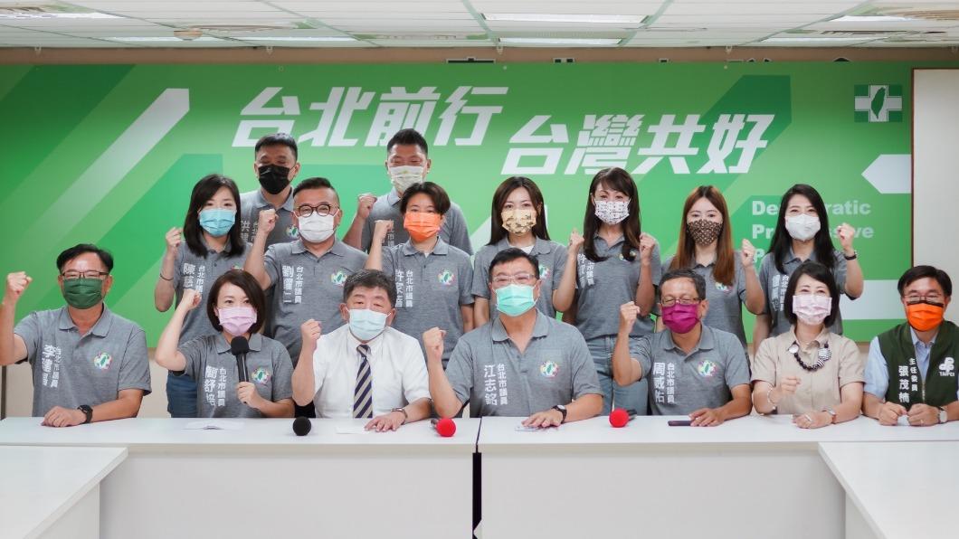 民進黨台北市長參選人陳時中今(20日)今前往台北市議會拜會民進黨團。(圖/TVBS)