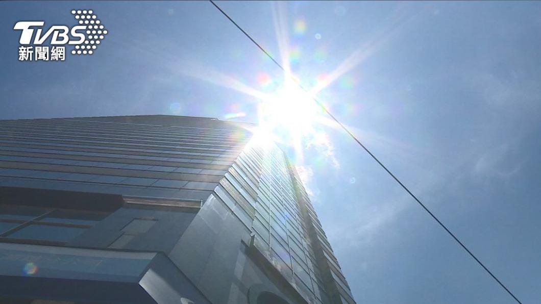 注意!週末高溫恐達39°C!鄭明典:持續暖上加暖、別曬傷