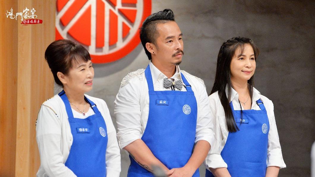 藍波(中)與媽媽(左)、老婆一起上節目。(圖/衛視中文台提供)