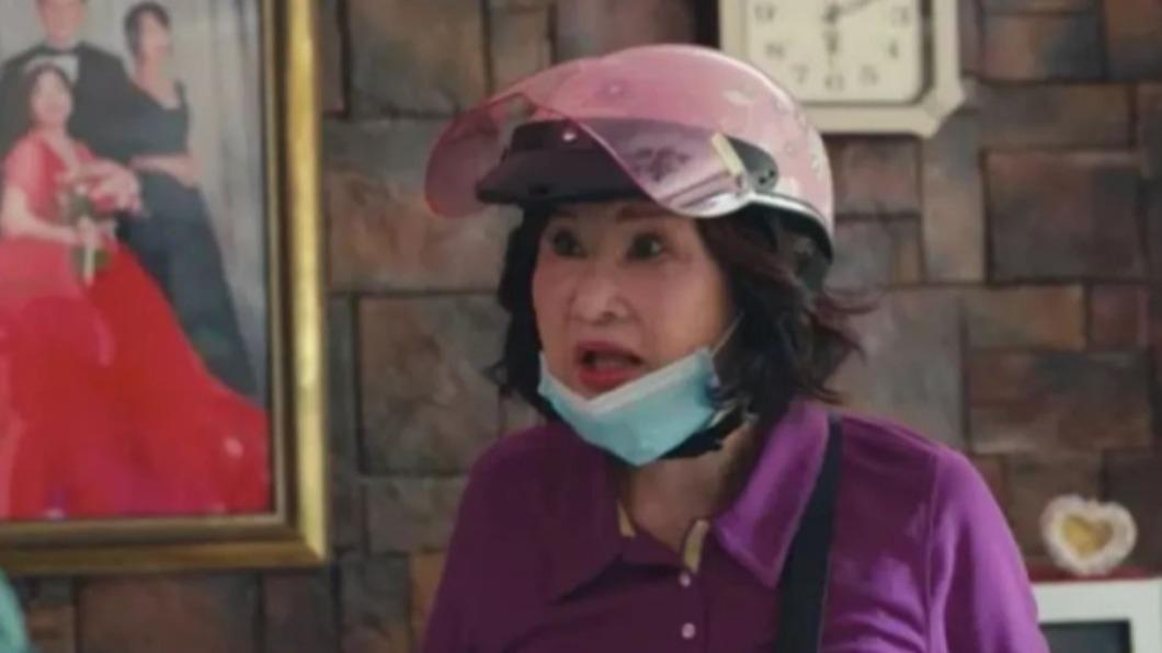 「恬娃」首集就客串登場,讓觀眾又驚又喜。(圖/Netflix提供)