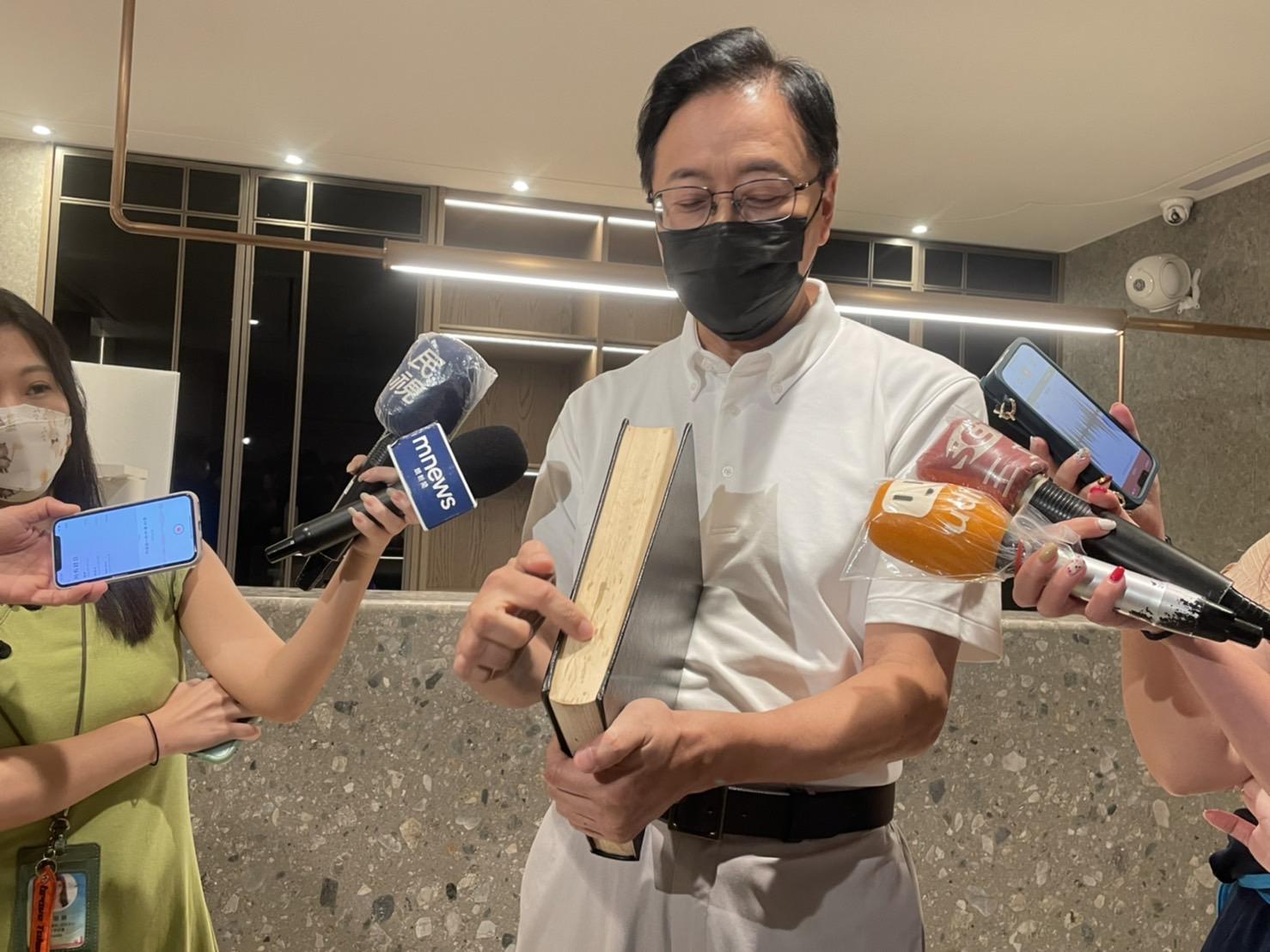 張善政強調自己的論文如假包換。（圖／張善政競選團隊提供）