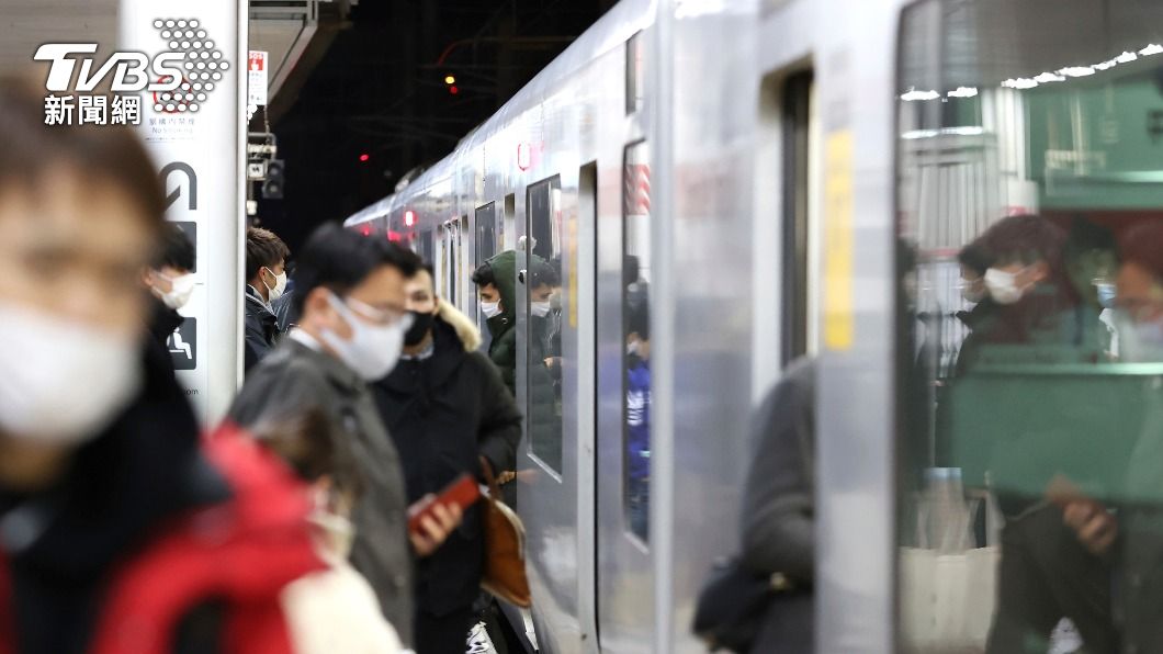 離奇!日本神戶男跳軌撞列車反彈 人體彈珠擊中5女送醫