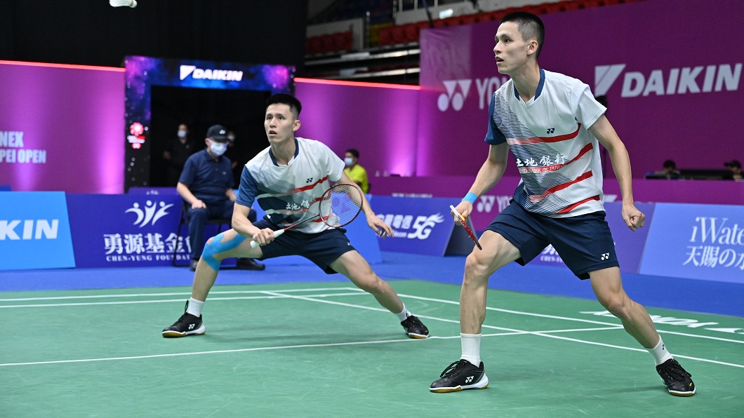李芳任、李芳至雙胞胎兄弟最後纏戰三局遭麟洋配逆轉。(圖/ 達克運動 提供)