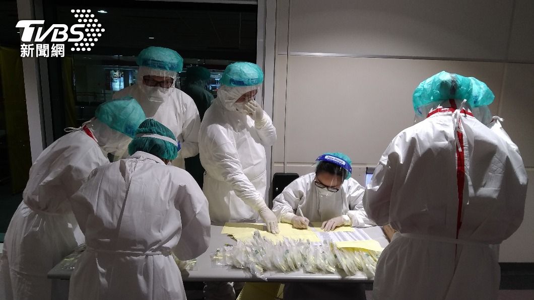 落地採檢人員進行檢驗資料準備。(圖/蕭雅文提供)
