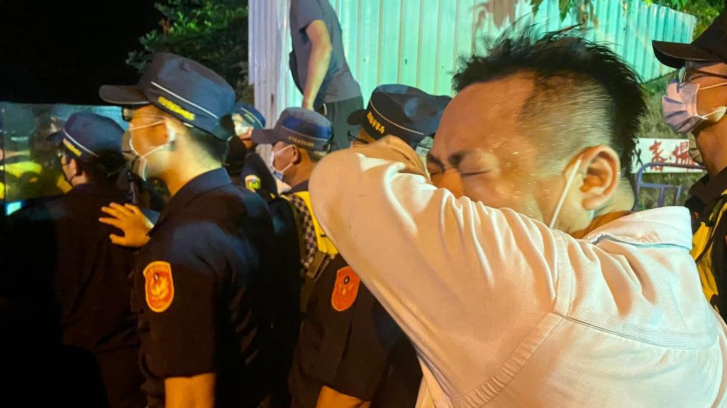苗栗反坤輿掩埋場抗爭爆衝突! 綠委也挨打怒轟:警方放任