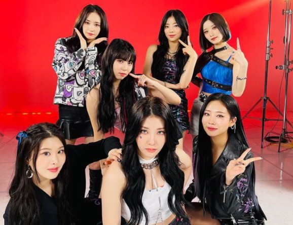 PURPLE KISS是韓國RBW娛樂推出的七人女子組合。（圖／翻攝自purplekiss_official IG）