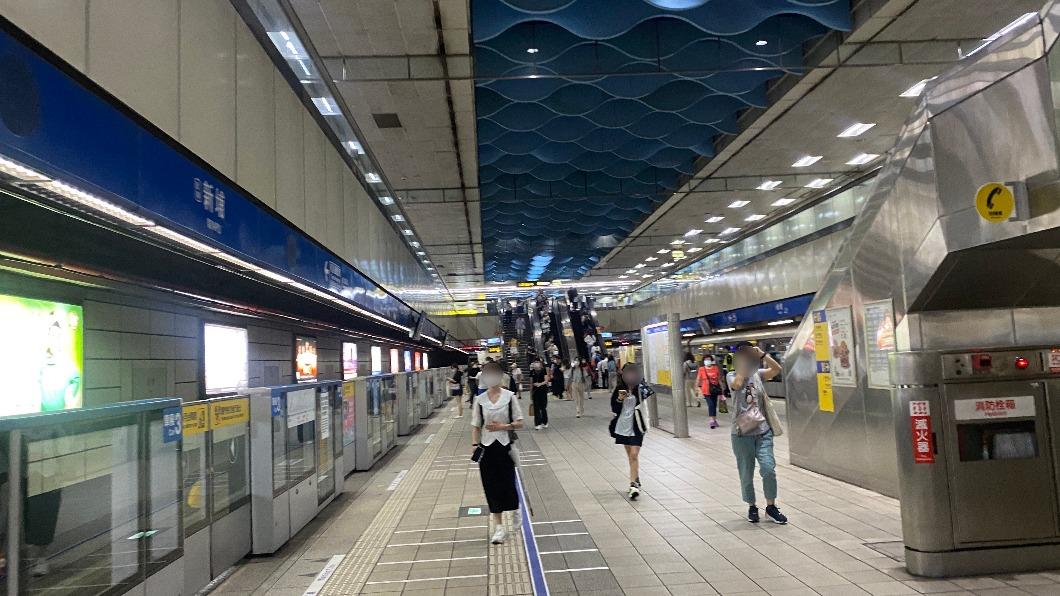 捷運站人流已陸續排除。(圖/翻攝自我是板橋人)
