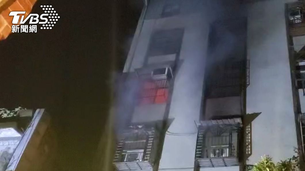 深坑老街公寓失火!手機充電爆炸用水滅 屋主驚燒更大