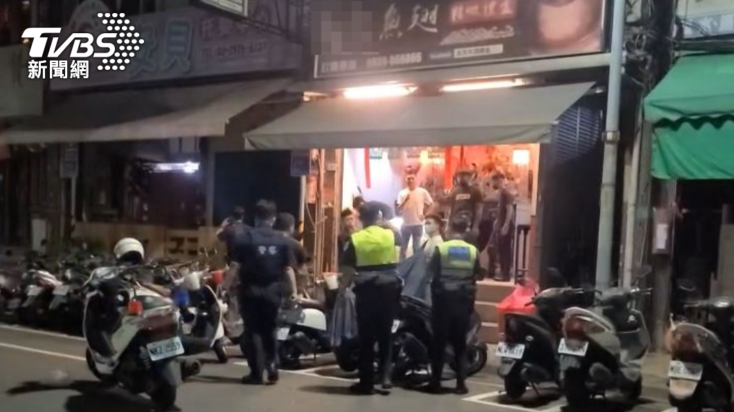 黃姓車主當時在魚翅店內幫朋友慶生。（圖／TVBS）