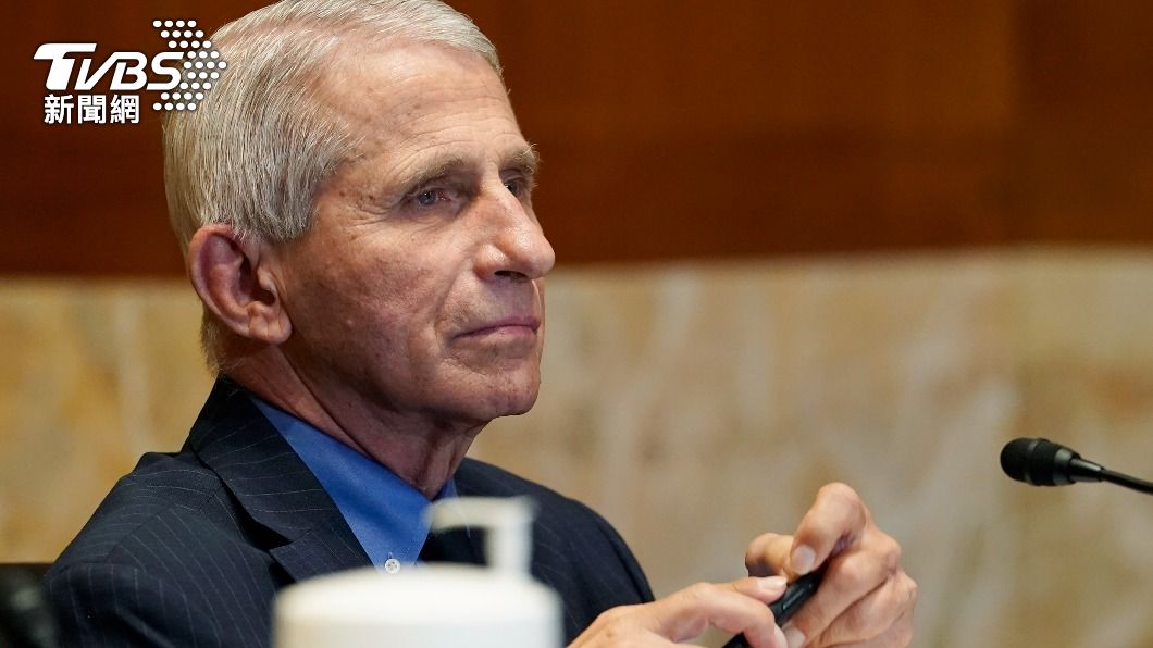 美國總統首席醫療顧問佛奇（Dr. Anthony Fauci）呼籲民眾不可掉以輕心。（圖／達志影像美聯社）