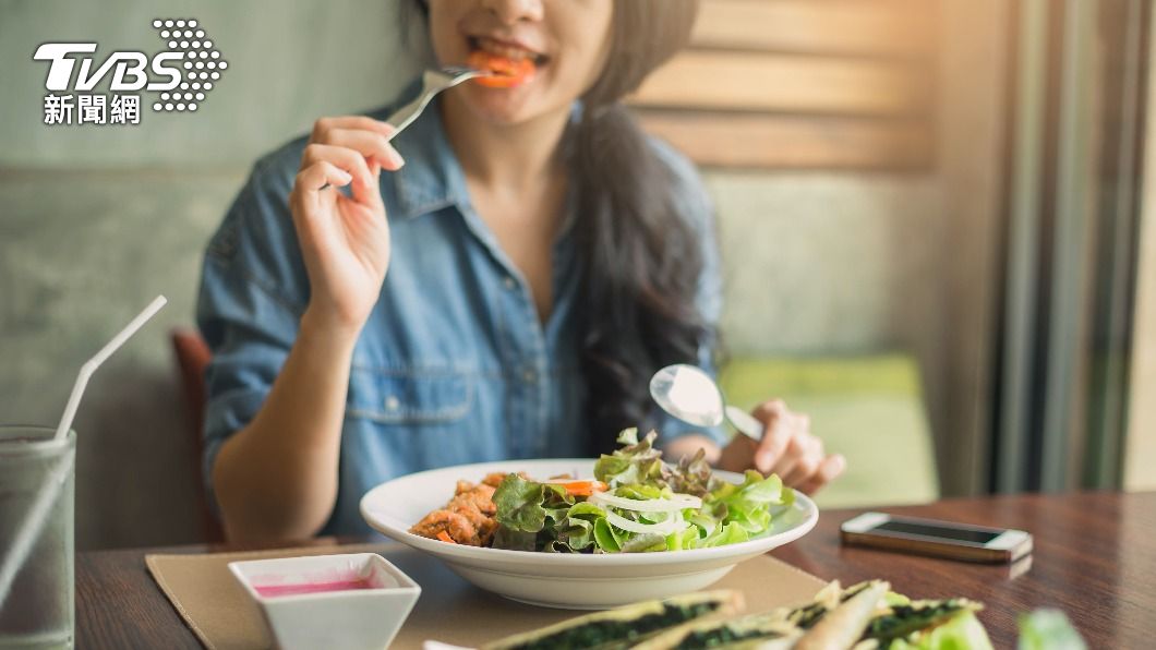 飲食調控的進食時間建議不宜低於20分鐘。（示意圖／shutterstock達志影像）