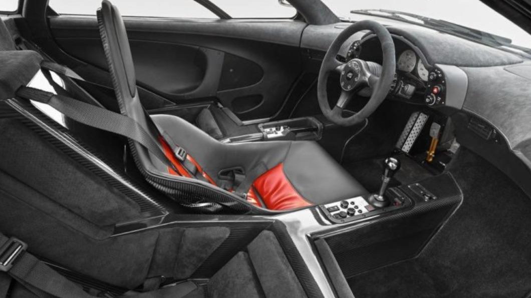 McLaren F1駕駛座在中間，旁還有2個乘客座。（圖/ 翻攝自McLaren）