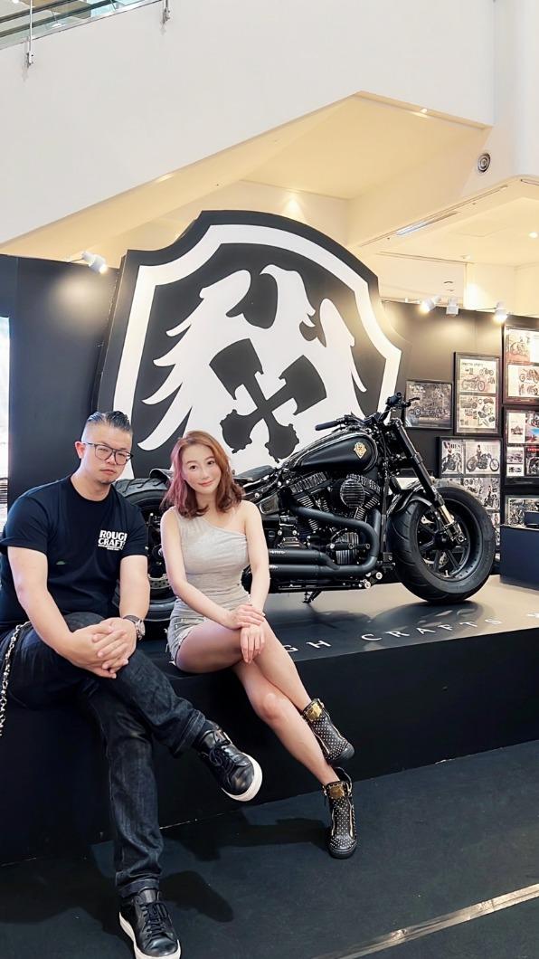 陳映璇(右)希望男友可以快出現。(圖/陳孝志提供)