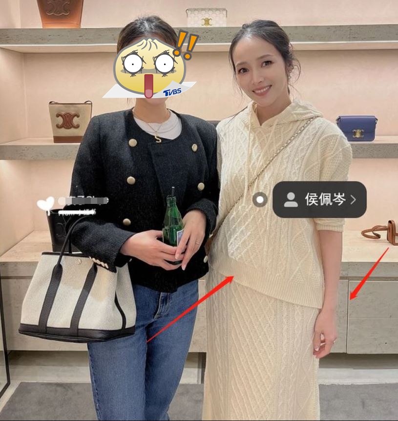 侯佩岑7月這張照片肚子隆起,被懷疑懷第3胎。(圖/翻攝自微博)