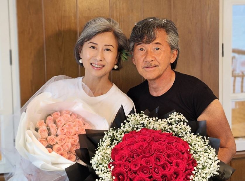 林子祥、葉蒨文慶祝結婚26週年。(圖/翻攝自葉蒨文微博)