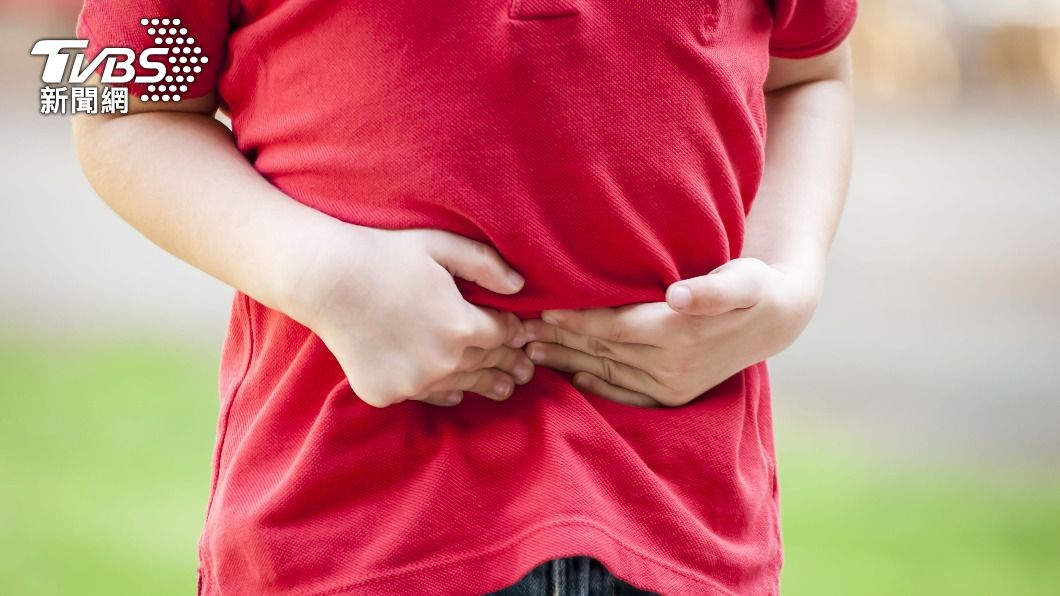 女童先前因腹痛就醫。(示意圖/shutterstock達志影像)