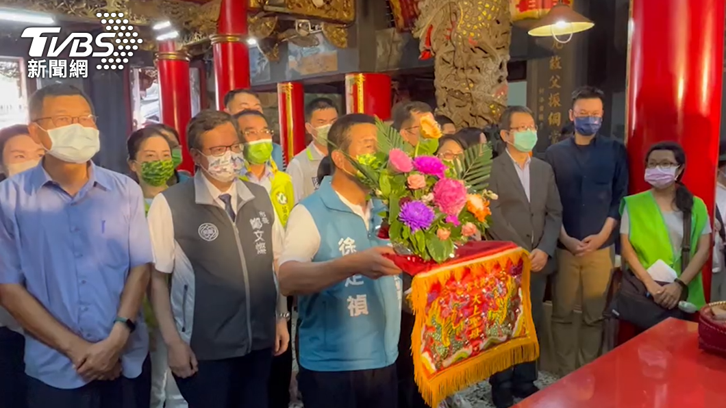 民進黨苗栗隊前往白沙屯團拜。(圖/TVBS)