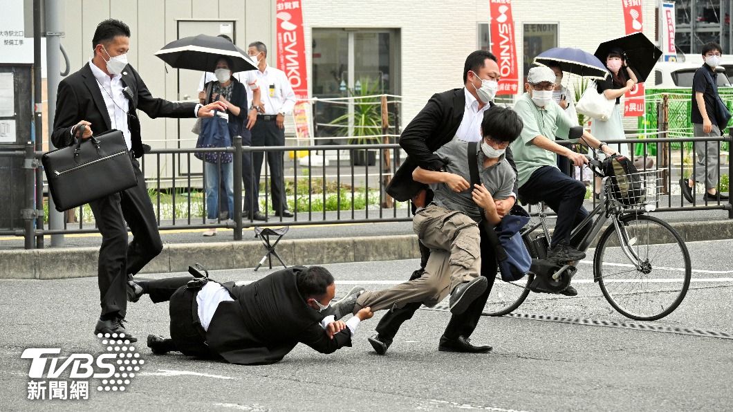 山上徹也於8日槍擊安倍遭逮捕。(圖/達志影像歐新社)