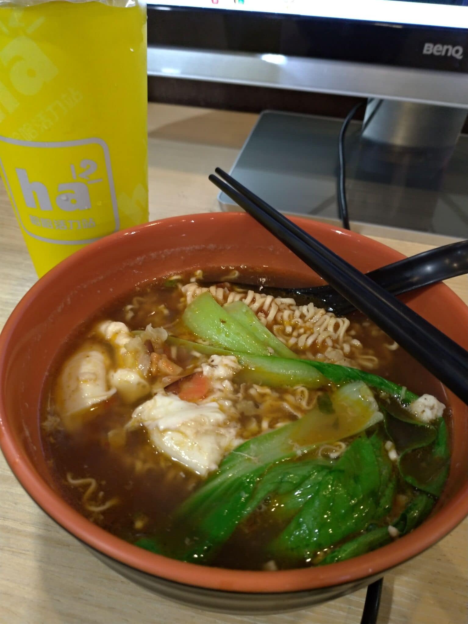 有網友點了網咖泡麵,一吃驚為天人。(圖/翻攝自爆廢公社臉書)