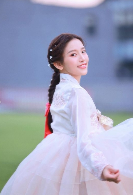 蔡瑞雪體驗穿韓服。（圖／翻攝自snowbabyq IG）   