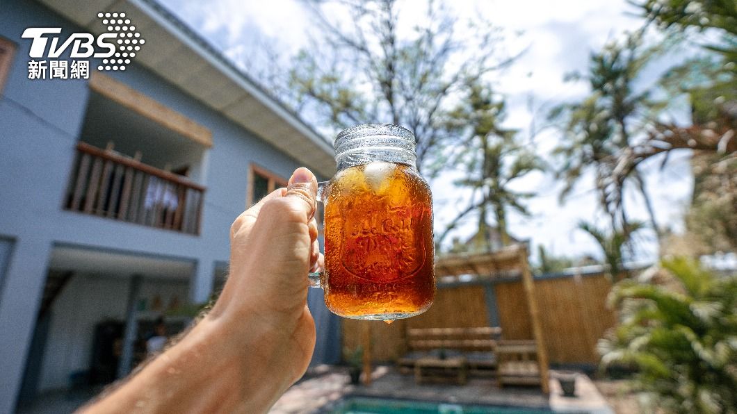 大陸有男子狂灌冰紅茶險喪命。(示意圖/shutterstock達志影像)
