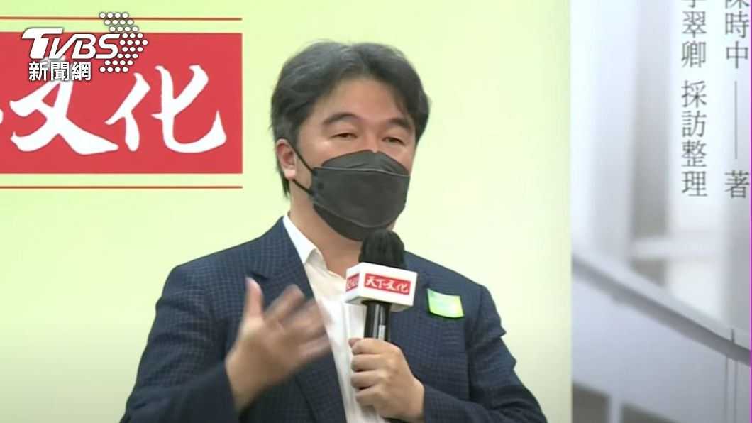 民進黨台北市長參選人陳時中今天舉行新書發表，流行疫情指揮中心指揮官王必勝也來致詞。（圖／TVBS）