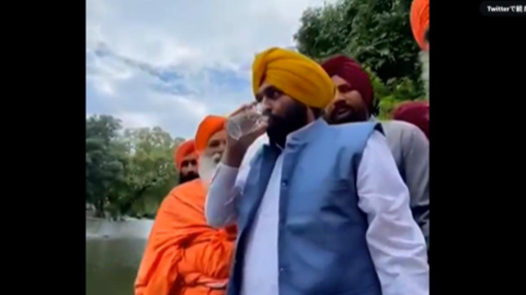 為秀整治汙水政績！印度官員豪飲河水　2天後自打臉送醫