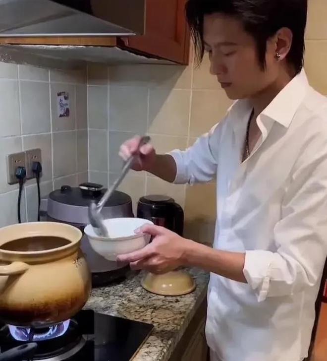 據傳男子3年內賺進千萬。(圖/翻攝自微博)