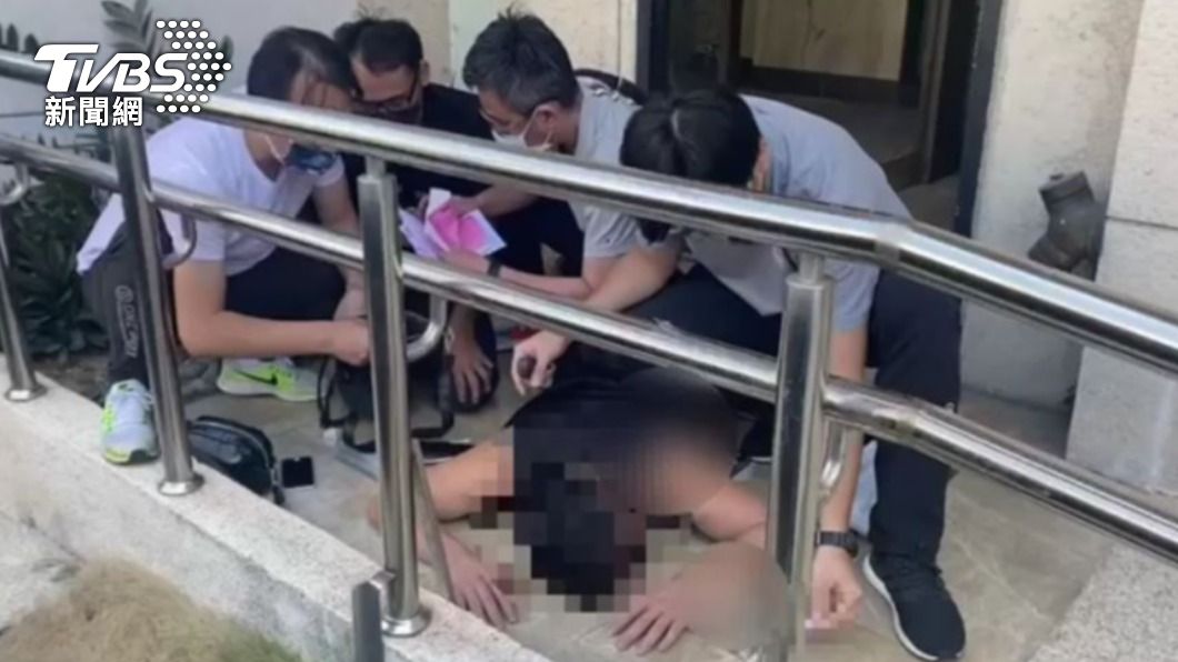 毒蟲交易破局！女要同夥亮刀威脅趁機搶金項鍊　為躲警摔斷腿