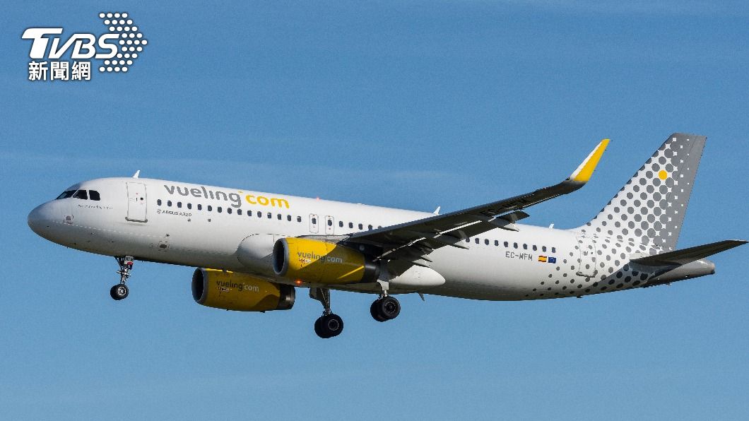 一架伏林航空（Vueling Airlines）班機在起飛前機尾爆炸起火，機長卻拋下乘客第一個逃走。（示意圖／shutterstock 達志影像）