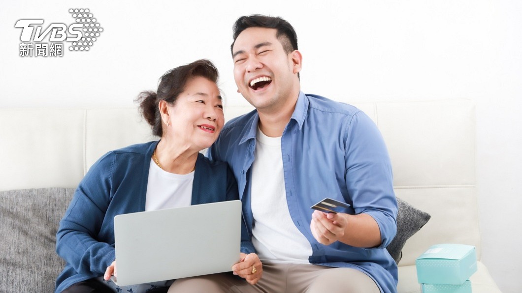 這舉動讓女方認為未婚夫是個媽寶男決定退婚。(示意圖/shutterstock達志影像)