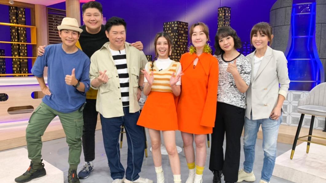 孫協志(左起)、哈孝遠、曾國城、宇珊、巴鈺、李祖寧、鄭仲茵一起錄影。(圖/衛視中文台提供)