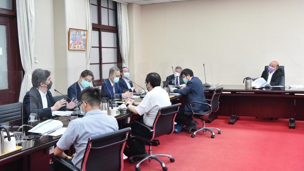 蘇貞昌:台灣目前正面臨兼顧疫情與經濟的關鍵時刻