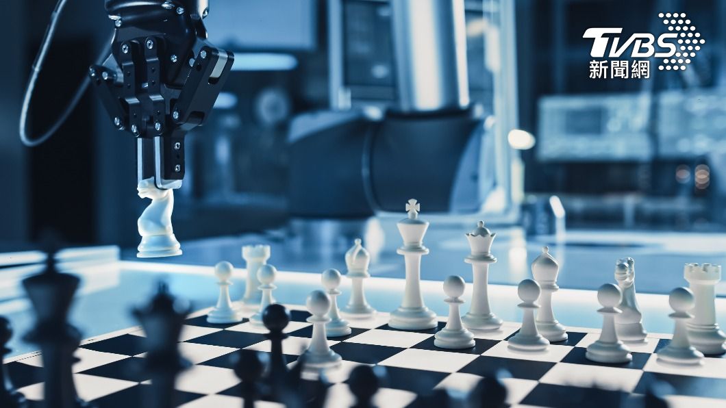 俄7歲男童下棋太快！機器人輸不起　竟折斷男童手指骨
