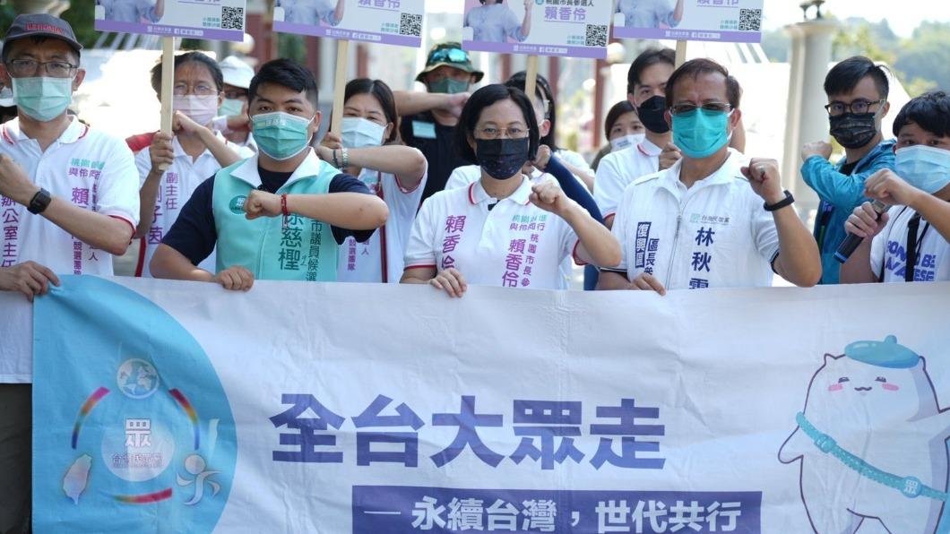 民眾黨桃園市長參選人賴香伶(中) 批林智堅論文記者會的說明不道德。(圖/翻攝自賴香伶臉書)