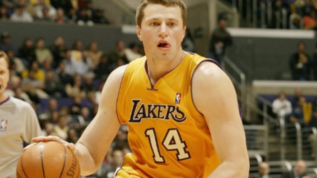 烏國籍前NBA球員梅德維登科(Slava Medvedenko),宣布將變賣自己的2枚冠軍戒幫助烏克蘭。(圖/翻攝自TMZ)