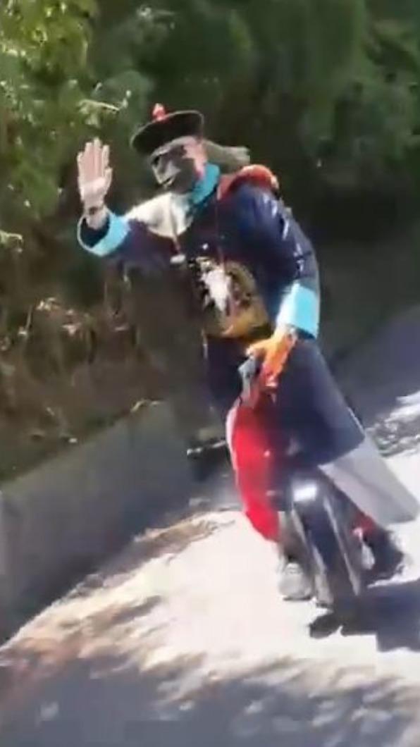 男子當時騎著電動獨輪車。(圖/翻攝自記者爆料網)
