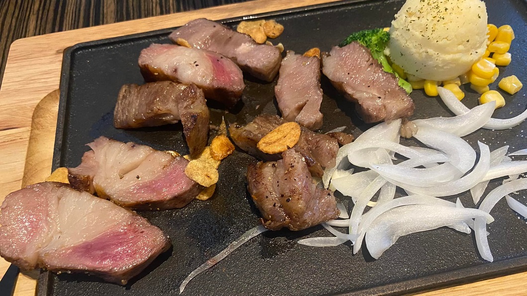 根本照騙!花1500點A5和牛 女控上桌變「鹹豬肉」