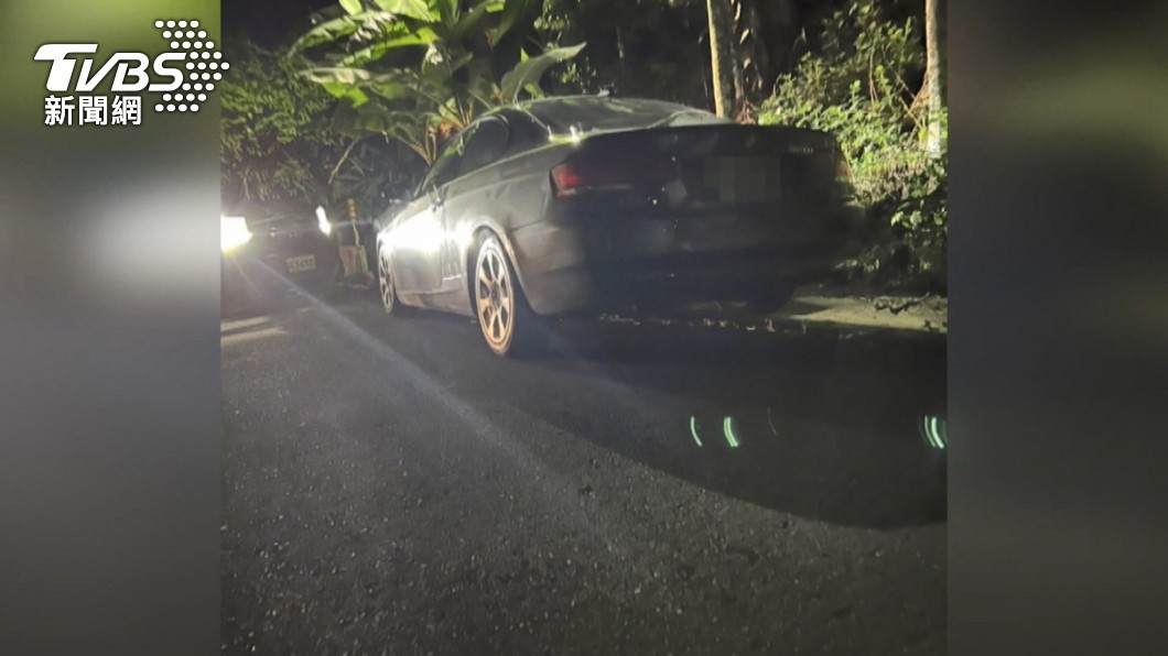 凶嫌犯案後逃亡至山區棄車逃逸。（圖／TVBS）