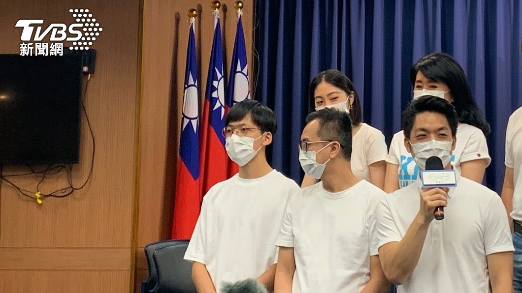 蔣萬安公佈副發言人陣容,最年輕為22歲台大學生康晉瑜。(圖/TVBS)